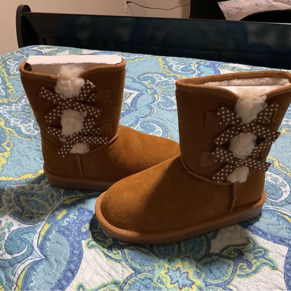 New Kookaburra by Ugg kid boots - Picture 2 of 5